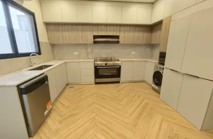 مجمع سكني - 5 غرف نوم - 6 حمامات للايجار في شارع النعمان - العزيزية - الدوحة