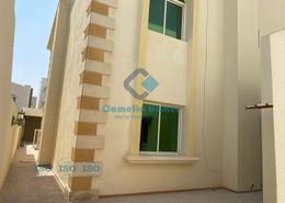 صورةمبنى خارجي لـ: فيلا - 5 غرف نوم - 4 حمامات للكراء في مجمع النعيم - شمال الدحيل - الدحيل - الدوحة, صورة 1