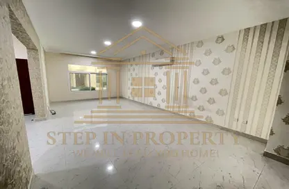 مجمع سكني - 4 غرف نوم - 4 حمامات للايجار في سوق الغرافة - الغرافة - الدوحة