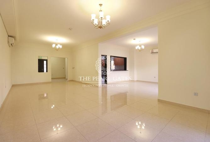 966352 - Property Image 2