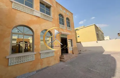 Villa - 5 Bedrooms - 5 Bathrooms for rent in Wadi Al Shaheeniya Street - Ain Khaled - Doha