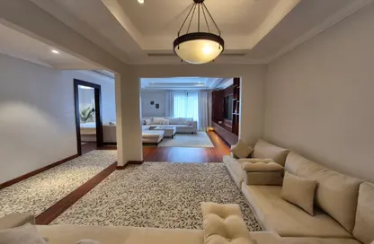 Apartment - 1 Bedroom - 2 Bathrooms for rent in East Porto Drive - Porto Arabia - The Pearl Island - Doha