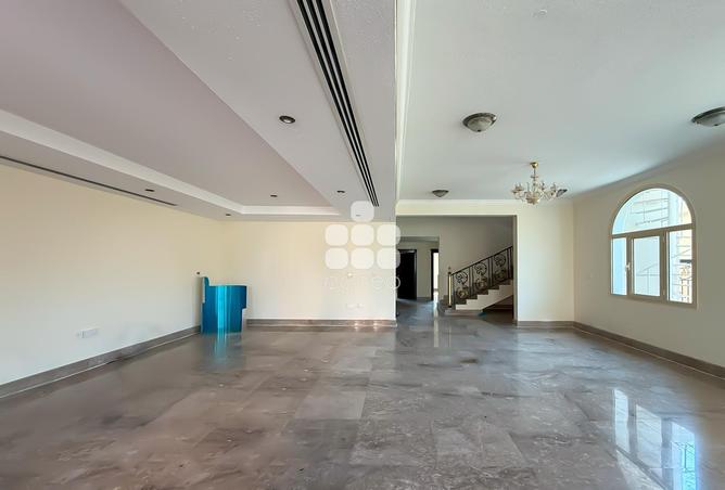 876905 - Property Image 2