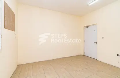 Labor Camp - Studio - 1 Bathroom for rent in Industrial Area 4 - Industrial Area - Industrial Area - Doha