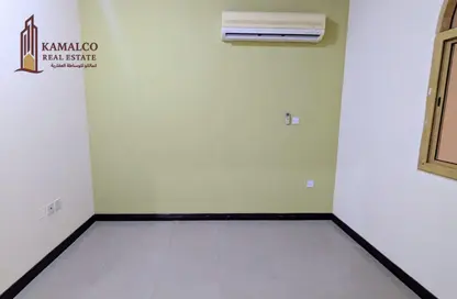 Apartment - 2 Bedrooms - 1 Bathroom for rent in Umm Ghuwailina 4 - Umm Ghuwailina - Doha