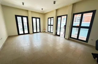 Apartment - 2 Bedrooms - 3 Bathrooms for rent in Carnaval - Qanat Quartier - The Pearl Island - Doha