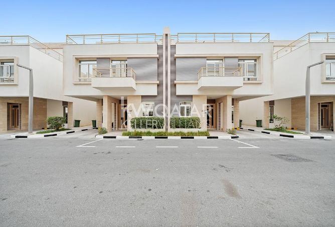 989365 - Property Image 2