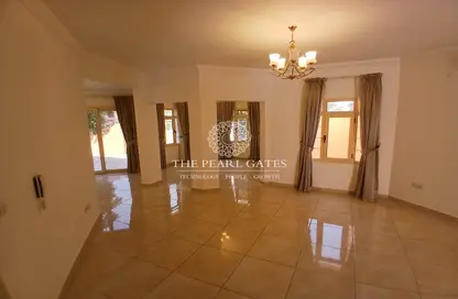 Villa - 4 Bedrooms - 5 Bathrooms for rent in Bu Hamour Street - Abu Hamour - Doha
