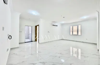 Apartment - 2 Bedrooms - 2 Bathrooms for rent in Bin Omran 35 - Fereej Bin Omran - Doha