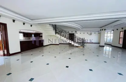 Compound - 4 Bedrooms - 5 Bathrooms for rent in North Gate - West Bay Lagoon - Doha