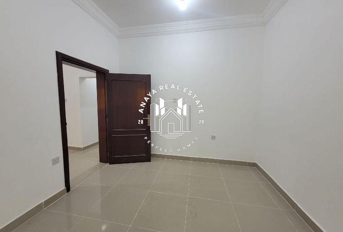 963827 - Property Image 3