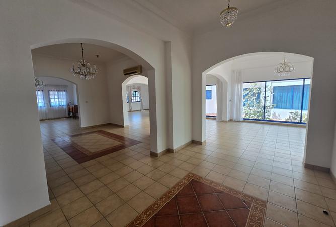 Compound - 5 Bedrooms - 6 Bathrooms for rent in West Bay Villas - West Bay - West Bay - Doha