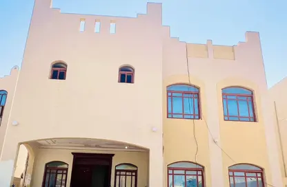 فيلا - غرفة نوم - 1 حمام للايجار في بوابة عين خالد - عين خالد - الدوحة