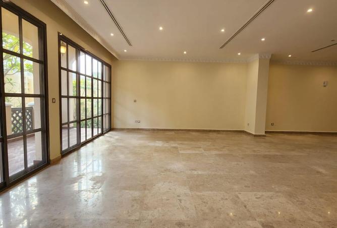 943222 - Property Image 2