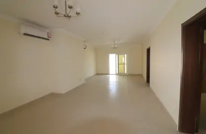 Apartment - 4 Bedrooms - 4 Bathrooms for rent in Al Kheesa - Al Kheesa - Umm Salal Mohammed