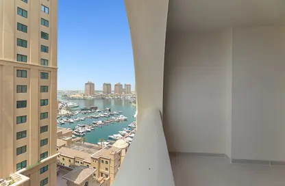 Apartment - 1 Bedroom - 2 Bathrooms for rent in Tower 23 - Porto Arabia - The Pearl Island - Doha