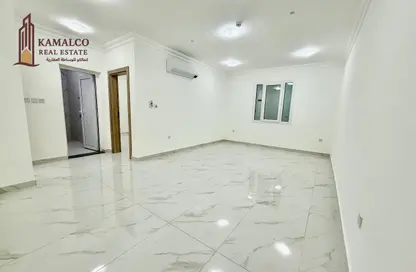 Apartment - 2 Bedrooms - 2 Bathrooms for rent in Bin Omran - Fereej Bin Omran - Doha