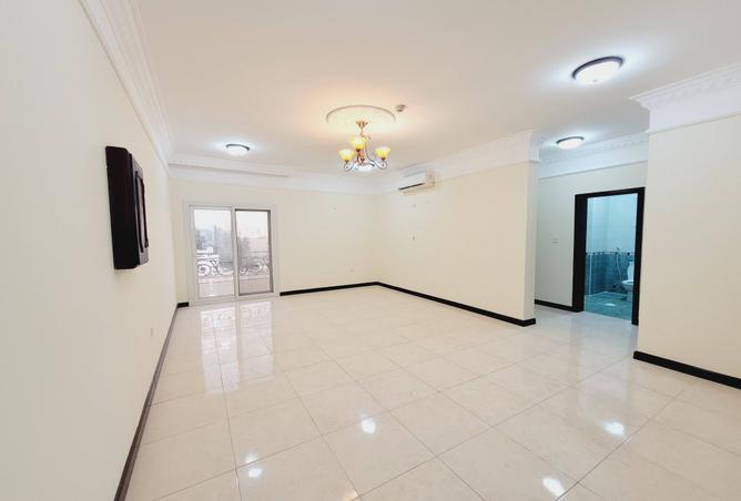 985798 - Property Image 2