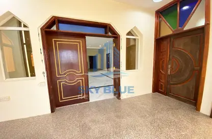 Villa - 5 Bedrooms - 6 Bathrooms for rent in Al Dafna - Doha