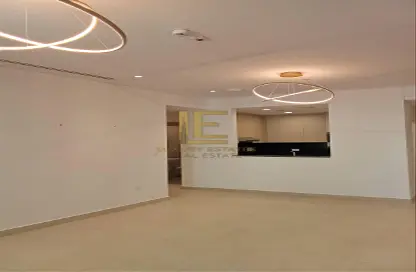 Apartment - 2 Bedrooms - 3 Bathrooms for rent in Floresta Gardens - The Pearl Island - Doha