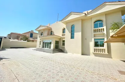 Villa - 5 Bedrooms - 6 Bathrooms for rent in Omar Al Mukhtar Street - Diplomatic Area - Doha