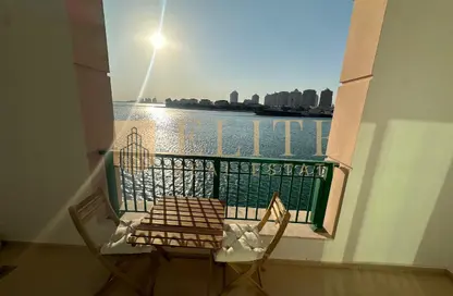 شقة - 2 غرف نوم - 2 حمامات للايجار في طريق بورتو الغربي - بورتو أرابيا - جزيرة اللؤلؤة - الدوحة