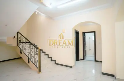 فيلا - 5 غرف نوم - 4 حمامات للايجار في فلل عين خالد - عين خالد - الدوحة