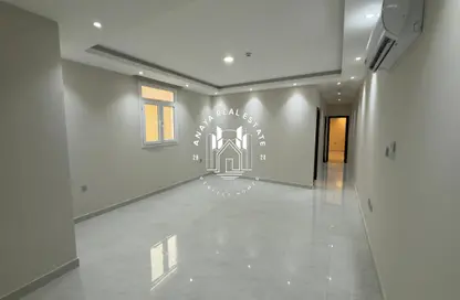 شقة - 2 غرف نوم - 2 حمامات للايجار في فريج عبد العزيز - الدوحة