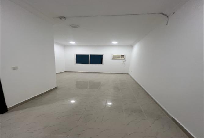 940398 - Property Image 3