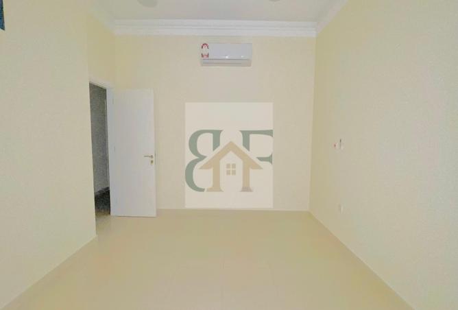 947418 - Property Image 2