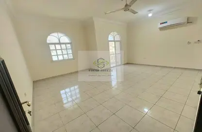 شقة - 2 غرف نوم - 2 حمامات للايجار في شقق مساكن المطار القديم - طريق المطار القديم - الدوحة