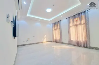 شقة - 2 غرف نوم - 3 حمامات للايجار في منتزه 7 - المنتزه - الدوحة
