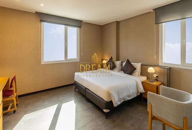 718213 - Property Image 2
