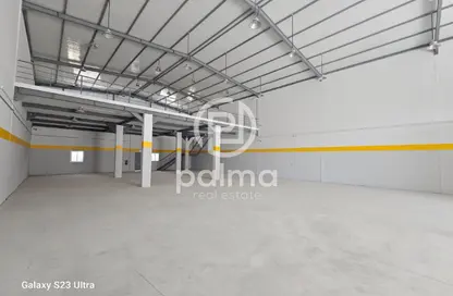 مخزن - استوديو - 5 حمامات للايجار في شارع الصناعية الشرقي - بركة العوامر - الوكرة