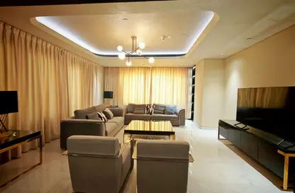 Apartment - 3 Bedrooms - 4 Bathrooms for rent in Porto Arabia - The Pearl Island - Doha