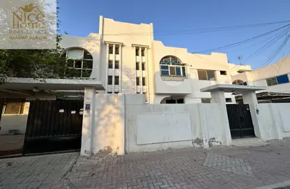 فيلا - 4 غرف نوم - 3 حمامات للايجار في شارع المطار القديم - طريق المطار القديم - الدوحة