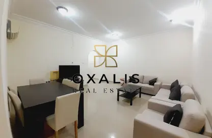 Apartment - 3 Bedrooms - 2 Bathrooms for rent in Bin Dirham 5 - Al Mansoura - Doha