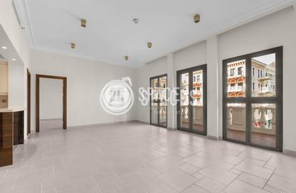 Apartment - 2 Bedrooms - 3 Bathrooms for rent in Carnaval - Qanat Quartier - The Pearl Island - Doha