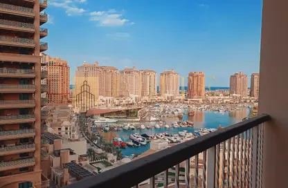 شقة - 2 غرف نوم - 3 حمامات للايجار في طريق بورتو الشرقي - بورتو أرابيا - جزيرة اللؤلؤة - الدوحة