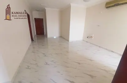 Apartment - 2 Bedrooms - 2 Bathrooms for rent in Umm Ghuwalina - Umm Ghuwailina - Doha