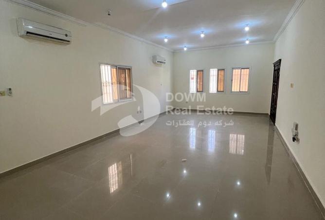 951077 - Property Image 2