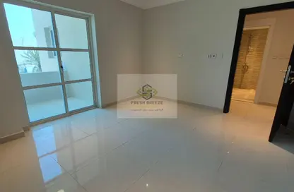 شقة - 2 غرف نوم - 2 حمامات للايجار في شارع المطار القديم - طريق المطار القديم - الدوحة