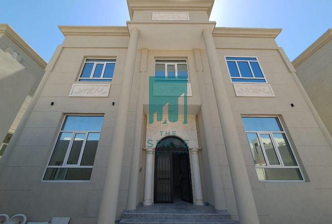 983867 - Property Image 2