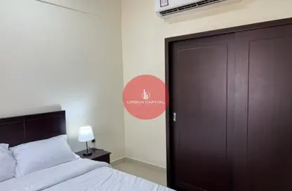 شقة - 2 غرف نوم - 2 حمامات للايجار في طريق المطار القديم - الدوحة