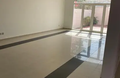 فيلا - 3 غرف نوم - 4 حمامات للايجار في 870 شارع - جنوب الدحيل - الدحيل - الدوحة
