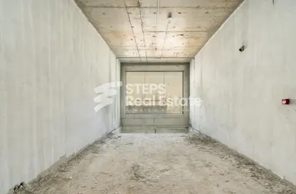 Shop - Studio - 1 Bathroom for rent in Umm Al Seneem Street - Ain Khaled - Doha
