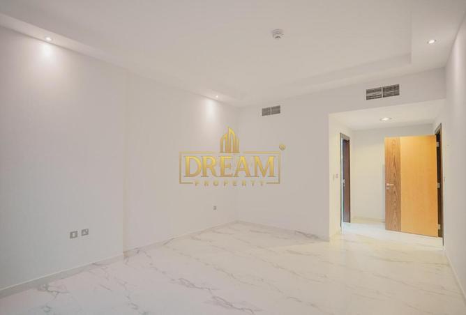 930435 - Property Image 3
