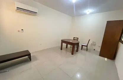 Apartment - 2 Bedrooms - 2 Bathrooms for rent in Madinat Khalifa South - Madinat Khalifa - Doha