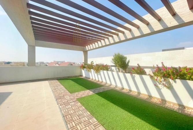 985901 - Property Image 2