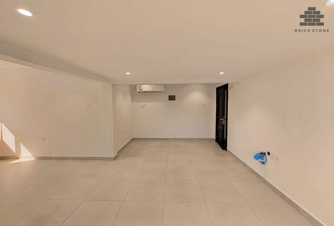 943009 - Property Image 2